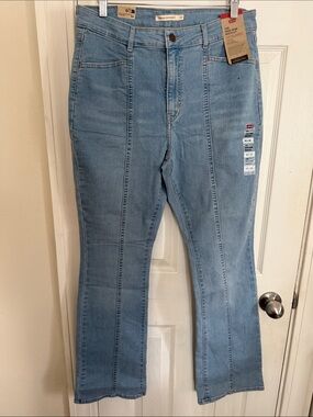 NWTLevi's Women's 725 High-Rise Bootcut Jeans with Center Seams